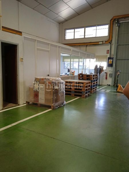 Foto fbb1a5a0-7ea1-4818-9f84-19b8e47a090c. Rent industrial building in Fuente del Jarro Paterna