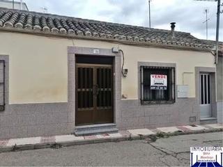 Casa a Mora. Vivienda en mora con amplio patio el precio negociable