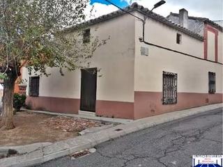 Casa a Almonacid de Toledo. Casa de pueblo con patio