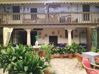 Lloguer Local Comercial a Mascaraque. Fantástica casa para varias actividades  con piscina