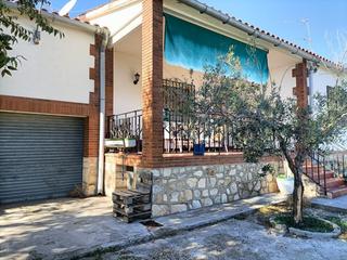 Chalet à Calle castilla la mancha 20. Oferta de finca rustica con chalet de 200m2