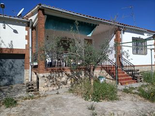 Chalet à Camino de orgaz a manzaneque 16. Oferta de finca rustica con chalet de 200m2