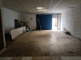 Geschäftsraum in Mora. Nave de 500m en el centro de mora precio negociable