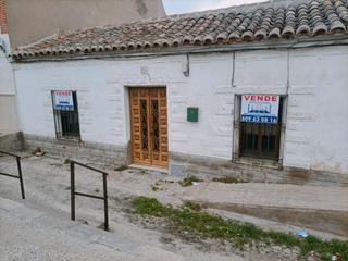 Casa a Orgaz. Oferta de casa  rústica  de  pueblo por 23500€
