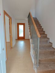 Reihenhaus in Mascaraque. Promoción de chalets vendida