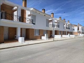Reihenhaus in Mascaraque. Promoción de chalets vendida