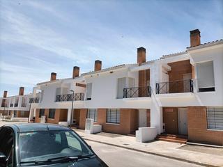 Casa adossada a Mascaraque. Promoción de chalets vendida