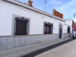 Casa  Calle cantarranas. Oferta de casa de pueblo con para empezar a vivir