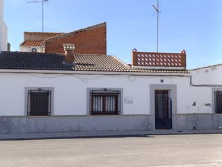 Casa  Calle cantarranas. Oferta de casa de pueblo con para empezar a vivir