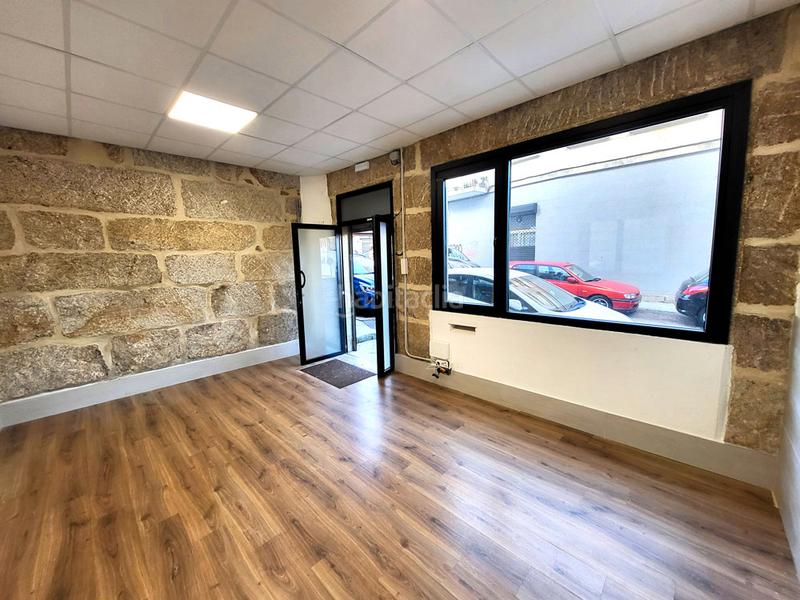 Foto c02ee485-423d-40bb-96be-10e4ca16fce3. Alquiler local comercial en rúa de roade 68 Alcabre. bajo a pie de calle y con patio trasero. en Vigo