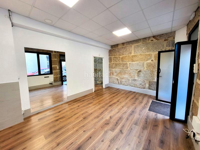 Foto 1803eacc-8e38-4dab-bc08-af36e5e63a09. Location local commercial dans rúa de roade 68 dans Vigo