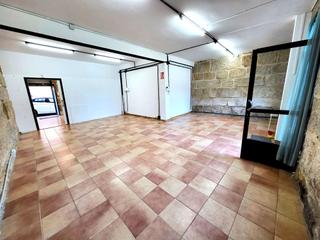 Lloguer Local Comercial en Ra de roade 68. Alcabre. bajo a pie de calle y con patio trasero.
