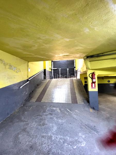 Foto 36af2b5f-1e9f-462f-8d92-a381d8510258. Location parking moto dans avenida de castrelos 25 dans Vigo