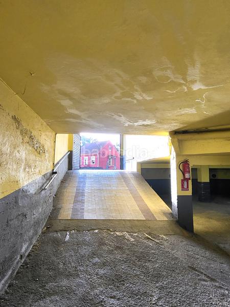 Foto 4b3883e6-8a6c-4f4b-8f88-2477a113d7d5. Location parking moto dans avenida de castrelos 25 dans Vigo