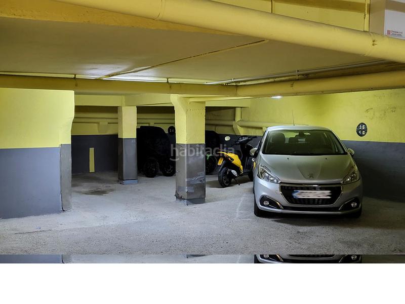 Foto 3219df2f-59e3-4fcb-b33f-26f29b0a1fc4. Miete motorradparkplatz in avenida de castrelos 25 in Vigo