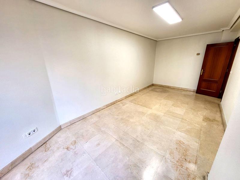 Foto f18474f5-e16c-411c-b0c3-a91be105fb62. Location bureau dans avenida da florida 9 dans As Travesas - Balaidos Vigo