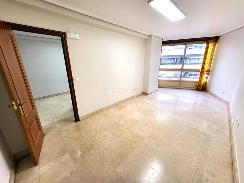 Foto ab44eb53-6203-4f25-bc6e-7568f7cdc661. Miete büro in avenida da florida 9 in As Travesas - Balaidos Vigo