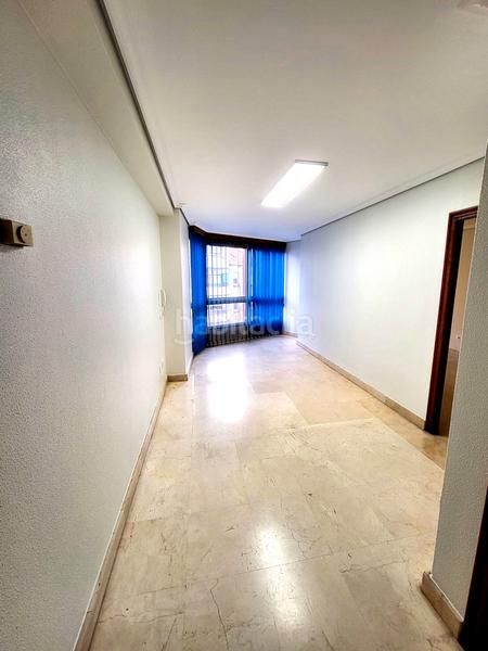 Foto b83ad45b-be16-4251-a943-66b2bad3e0d2. Miete büro in avenida da florida 9 in As Travesas - Balaidos Vigo