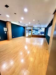 Lloguer Local Comercial  Avenida do fragoso. Local a pie de calle, prximo plaza amrica.