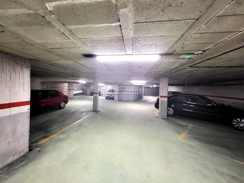 Foto 0c324a63-033d-4fe6-ac56-616c1d4c4307. Location parking voiture dans rúa luis seoane 2 dans Vigo