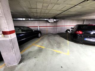Location Parking voiture à Rúa luis seoane 2. Garaje coche mediano en traviesas/plaza américa.