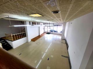 Lloguer Local Comercial  Avenida de castrelos. Local de 350m2 a pie de calle.