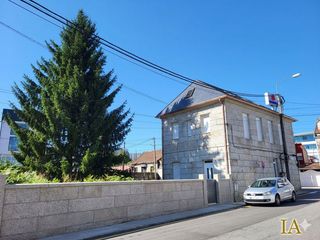 House in Sardoma - Castrelos. Casa de piedra independiente y finca cerrada