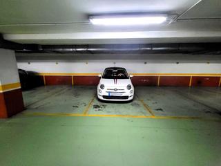Alquiler Parking coche en Rúa do ecuador 84. Zona corte inglés. plaza grande. fácil maniobra.