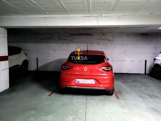 Location Parking voiture à Avenida da florida 49. Garaje coche mediano. zona traviesas.