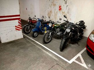 Aparcament cotxe a Avenida de Castrelos