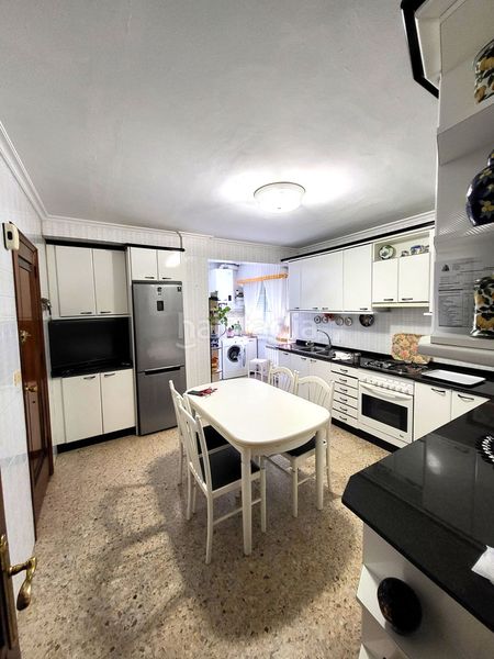 Foto 228b8e5f-1218-43c2-9e54-4aa50ee46d3e. Rent flat with heating in As Travesas - Balaidos Vigo