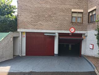 Lloguer Aparcament cotxe a Calle del océano atlántico 18. Amplia plaza de garaje