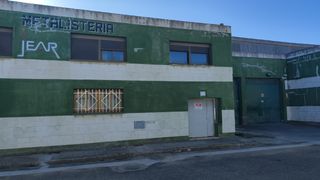 Rent Industrial building in Polígono pignatelli 27d. Nave en poligono pignatelli