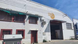 Industrial building en Pol�gono pignatelli 27d. Nave para llegar y emprender una actividad
