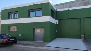 Lloguer Nau industrial a Polígono pignatelli 27d. Poligono pignatelli