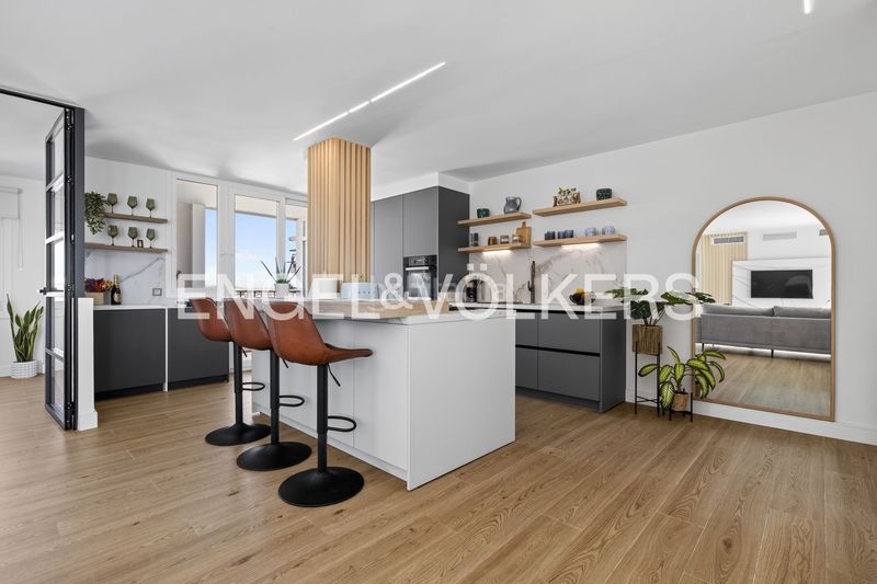 Foto f533135e-5533-46b0-811d-9c988e05d060. Pis amb calefacció aparcament a La Buhaira Sevilla