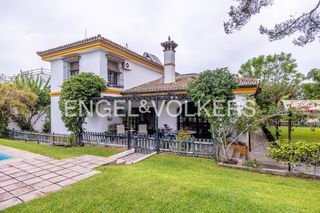 Casa a Ciudad Aljarafe. Una villa familiar donde el espacio, la luz y la calidad son pro