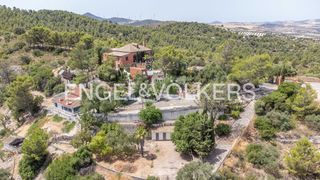 Casa a Osuna. Engel  völkers presenta majestuosa finca panorámica con licencia