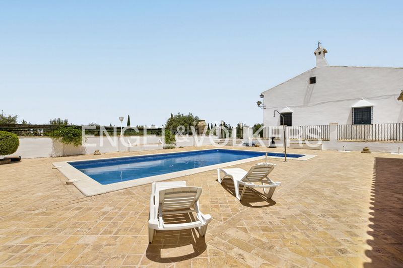 Foto 2072d93b-191a-42b9-8c82-33b91f6465a3. Casa amb calefacció piscina a Osuna