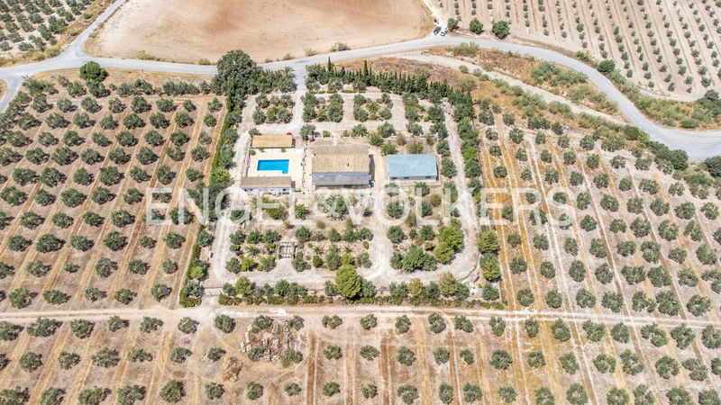 Foto b4a5bf30-a7f3-4470-9ca5-418bdf63ae13. Casa amb calefacció piscina a Osuna