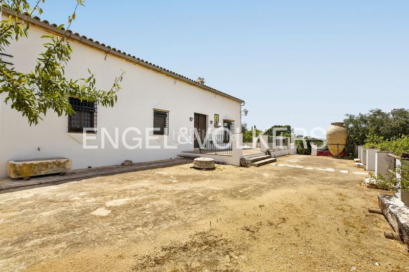 Foto bc8ae3e2-d6d6-4dd8-9a99-6573fa534666. Casa amb calefacció piscina a Osuna