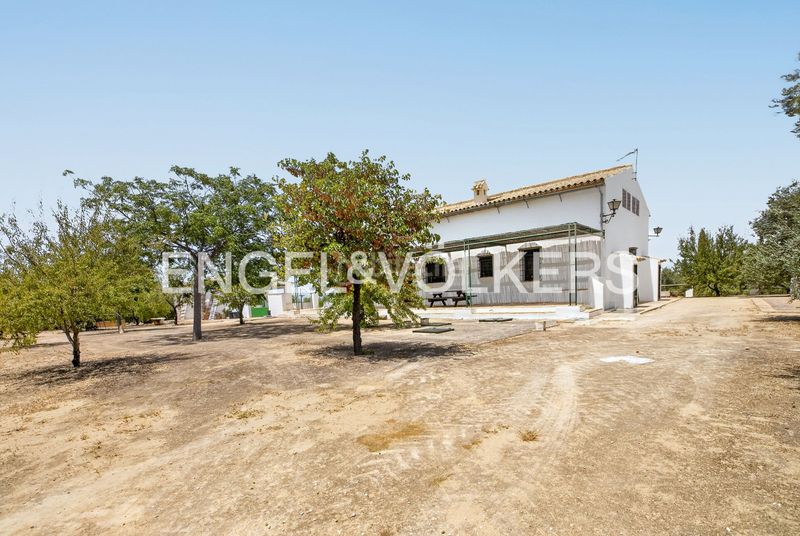 Foto ff9c9dd2-e932-43dc-802a-85a371536d4c. Casa amb calefacció piscina a Osuna