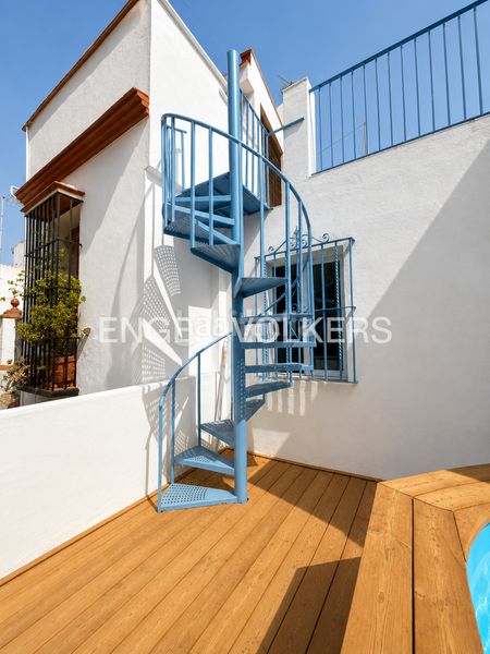 Foto ecf9fbfb-f1ed-47a1-818a-04b02810821c. Casa adossada amb calefacció piscina a Feria Sevilla