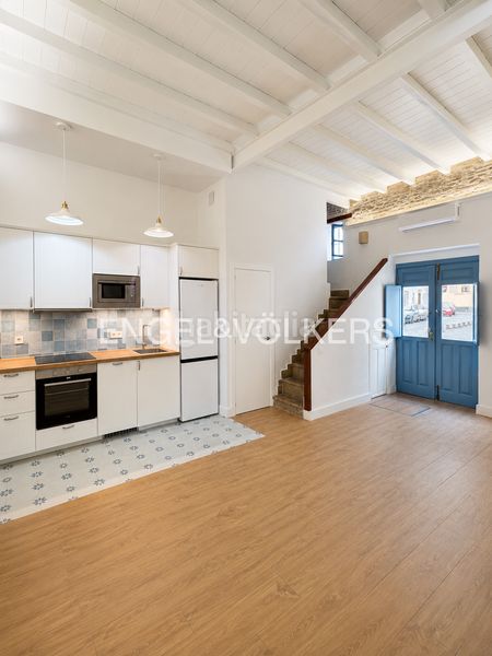 Foto fde8fd2f-d0cb-4285-9a1e-b910fa7dc3eb. Casa adossada amb calefacció piscina a Feria Sevilla