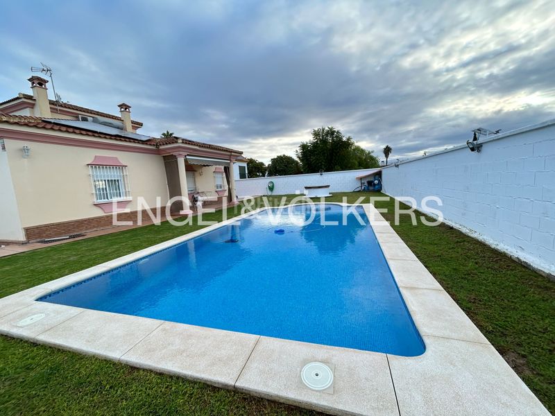 Foto 317c64a8-9cc2-4951-9a63-60fcc0e51a4d. Casa amb calefacció aparcament piscina a Las Almenas Tomares