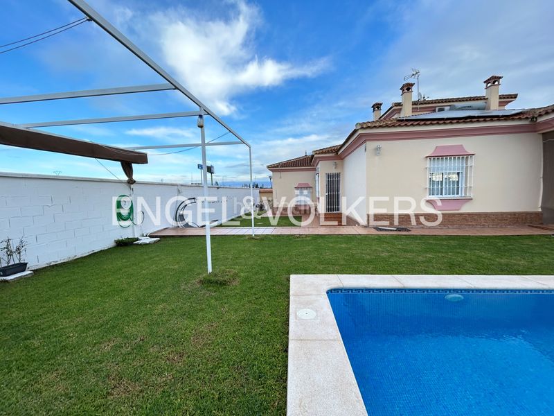 Foto 5e6b510f-806c-47e2-ae81-6a81cf1cb5c1. Casa amb calefacció aparcament piscina a Las Almenas Tomares