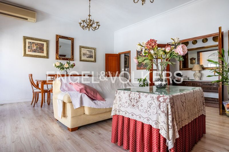 Foto b881dd0b-7cd1-4f89-ad55-1d67fd44f372. Àtic amb calefacció a San Gil Sevilla