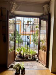 Semi detached house in San Julián. Magnífica casa de ensueño en pleno centro de sevilla frente por