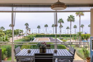 Pis a Islantilla Costa. Vistas frontales al mar  terraza con orientación sur  primera lí