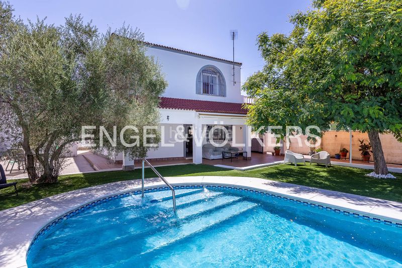 Foto 8bbde4ae-adc7-43f5-ac42-b49dd6ec4282. Haus mit heizung parking pool in Castilblanco de los Arroyos